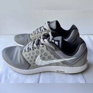 Nike Men's Gray Running Shoes
